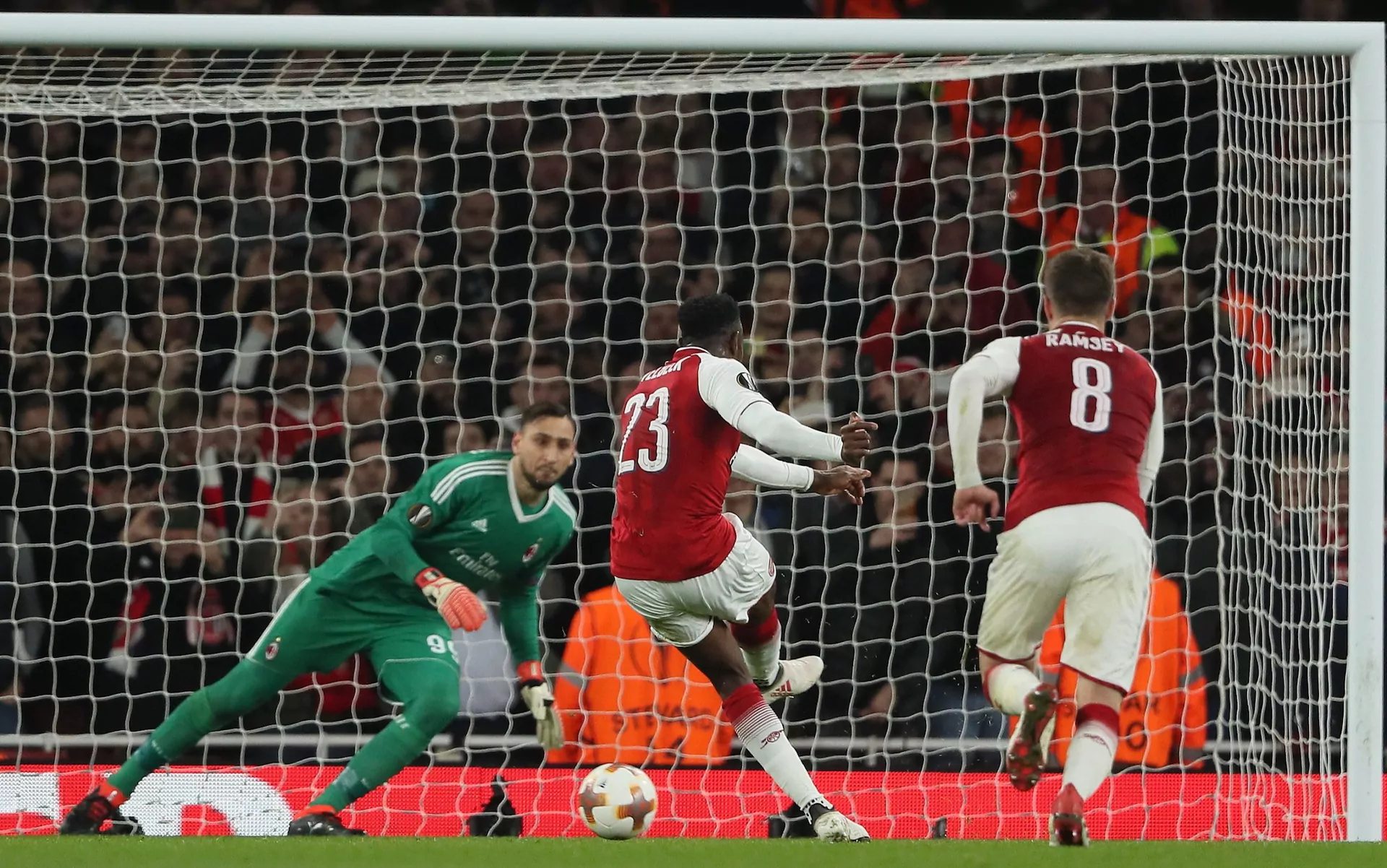 Danny-Welbeck-Penalty-Arsenal-vs-AC-Milan